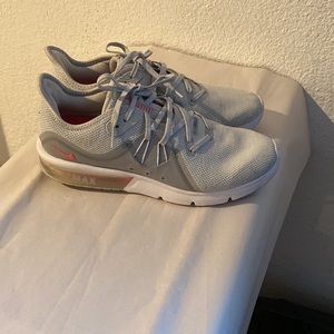 Nike air max fitsole light gray pink accents